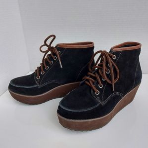 Shelly's plateform booties